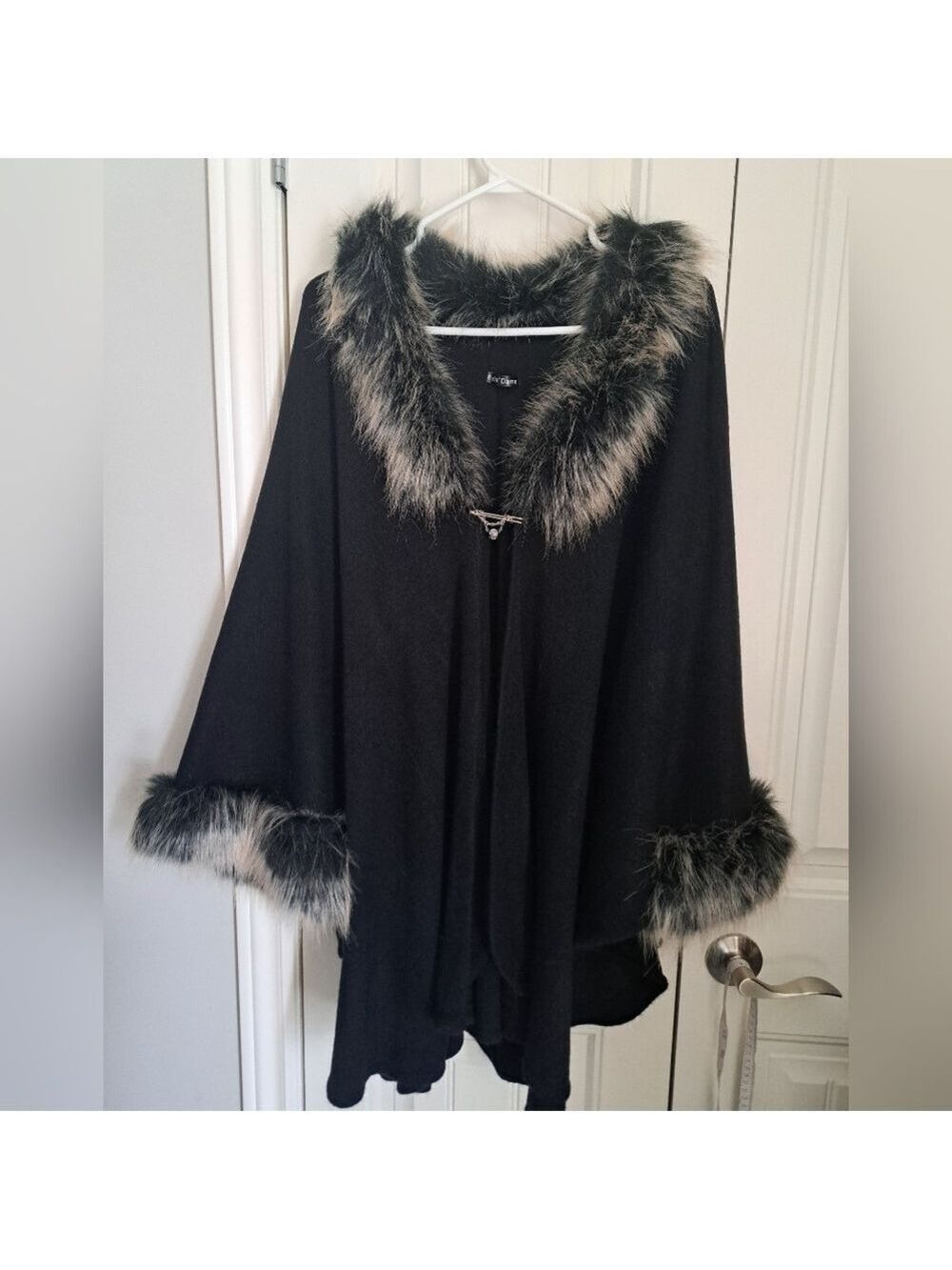 BELLE DAME poncho cape faux fur trim neck and cuffs acrylic black elegant XL
